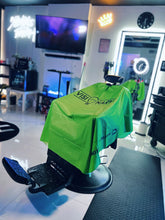 Load image into Gallery viewer, Vivid Green Pro Visionary Barbers Cape /Capa de Barberos
