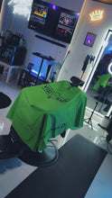 Load and play video in Gallery viewer, Vivid Green Pro Visionary Barbers Cape /Capa de Barberos
